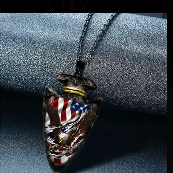 Patriotic USA American Flag and Eagle Arrowhead Design Black Unisex Necklace - Picture 7 of 7